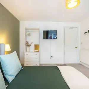 The Hub , Goodmayes United Kingdom